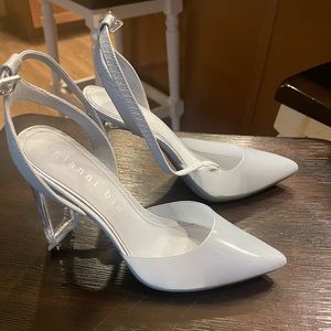 Soft blue heels size 8, new condition